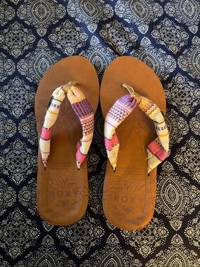 Roxy Women’s Brown Sandals with Pink & Cream Patterned Straps